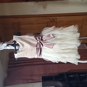 Rare Editions Girls Gold and Cream Formal, Party Dress Size 10 or 12.